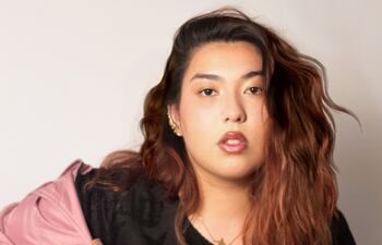 Carmen Etsuko se abre paso hacia su primer álbum.