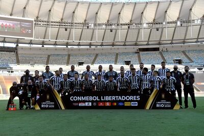 Jugadores del Santos posan antes del encuentro decisivo.