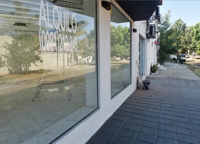 Salones vacíos y carteles de alquiler  incrementaron en las últimas semanas.