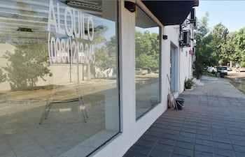 Salones vacíos y carteles de alquiler incrementaron en las últimas semanas.