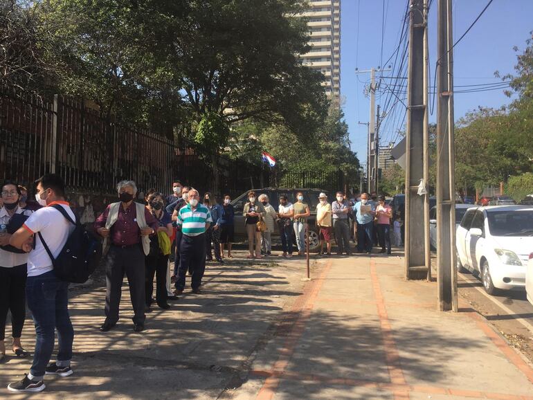 La afluencia es masiva en el Hospital de Trinidad. 