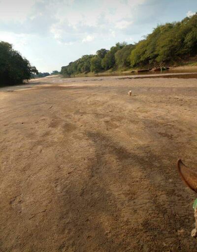 El lecho del río Tebicuary sin agua prácticamente en la zona del distrito de Yuty.