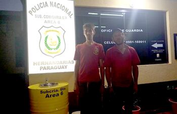 Milciades Arzamendia Villalba (23) y Luis Manuel Ayala (35) fueron aprehendidos cuando trasladaban el compresor de la escuelas de Hernandarias.