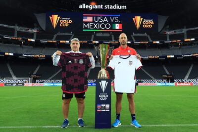 Gerardo Martino y Gregg Berhalter, los entrenadores de México y Estados Unidos, previo a la final de la Copa Oro 2021.