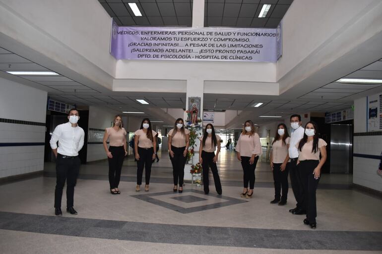 Funcionarios del Departamento de Comunicación Social del Hospital de Clínicas, área que cumplió 10 años.
