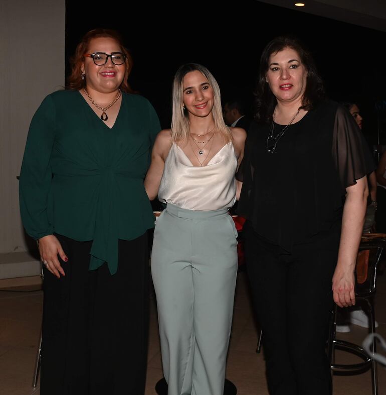 Alexa Armoa, Laura Pane y Sonia Cocian.
