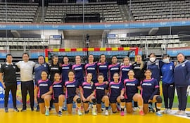 Las Guerreras siguen jugando por España. Tras quedar fuera del mundial, ahora disputan la Copa Presidente, con otros países que se eliminaron. De triunfar en sus tres cotejos jugará la final contra el ganador de la otra serie.