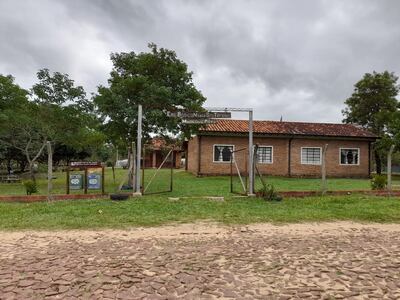 Escuela Básica No 5353 Santa Teresa de Ayolas donde la municipalidad debe distribuir el almuerzo escolar.