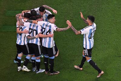El delantero argentino #09 Julian Alvarez celebra marcar el segundo gol de su equipo durante el partido de fútbol de octavos de final de la Copa Mundial Qatar 2022 entre Argentina y Australia en el estadio Ahmad Bin Ali en Al-Rayyan, al oeste de Doha el 3 de diciembre de 2022.