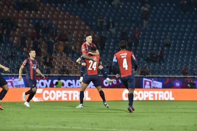 Victoria de Cerro Porteño 2-1 sobre 12 de Octubre.