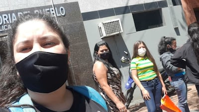 Estudiantes de varias ciudades del país protestaron ante la Defensoría pública por no poder inscribirse en el Colegio policial de Capiatá.