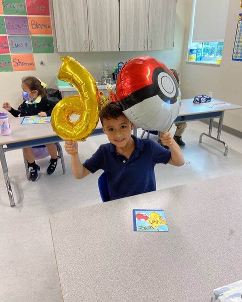 Facu estuvo muy feliz en el festejo de su cumple con sus compañeritos del jardín. (Instagram/Jessica Sly)