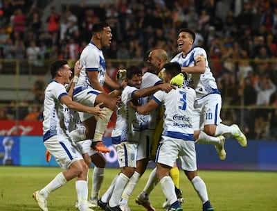 Festejo de los jugadores de Ameliano después de lograr la Copa Paraguay
