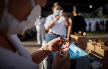 Vacunatorio en el autódromo Rubén Dumot.