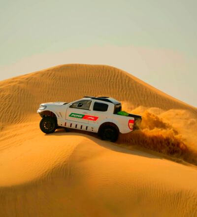 Andrea Lafarja Bittar, transitaba de ésta forma por las dunas de Perú, entrenando para lo que será su incursión en el próximo Dakar 2023.
