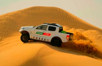 Andrea Lafarja Bittar, transitaba de ésta forma por las dunas de Perú, entrenando para lo que será su incursión en el próximo Dakar 2023.