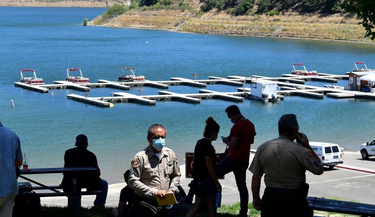 Vista del Lago Piru en el que autoridades del condado de Ventura buscan el cuerpo de la actriz desaparecida.