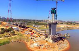 El puente "Héroes del Chaco" es una de las obras de gran envergadura y que el Gobierno mantiene deudas con las contratistas.