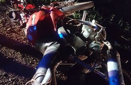 Motocicleta involucrada en accidente de tránsito.