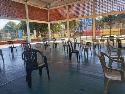 Poca gente acudió a aplicarse la vacuna anticovid en Fernando de la Mora.