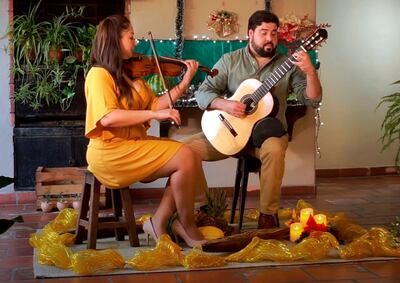 La violinista Kafi Kabboutt y el guitarrista Javier Acosta Giangreco presentaron una versión inédita del Villancico de Navidad, obra del gran Agustín Barrios “Mangoré”, para celebrar las fiestas.