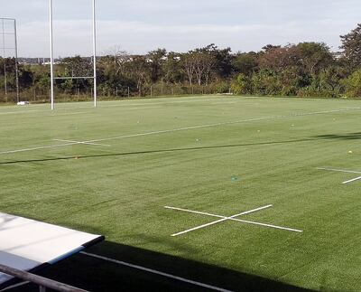 Conos delimitan los carriles en el campo de la URP, donde hoy se vuelve a entrenar.