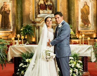 Ante el altar de la Santísima Trinidad dieron el sí Regina Moreno Bendlin y Santiago Vierci Bertón.