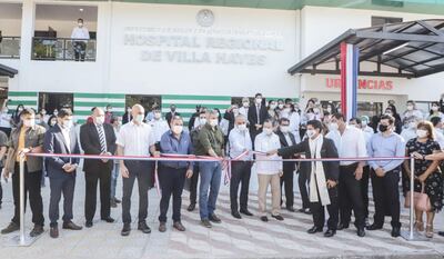 El presidente Mario Abdo Benítez (c) inauguró ayer a la mañana  obras de mejoras en el  Hospital Regional de Villa Hayes.
