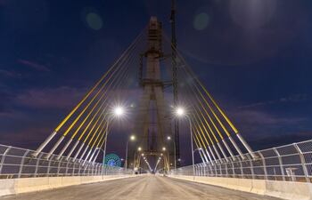 Puente de integración, el segundo entre el territorio paraguayo y el brasileño. La obra fue financiada con la parte brasileña del presupuesto de Itaipú y demandará una erogación del orden de los US$ 84 millones.