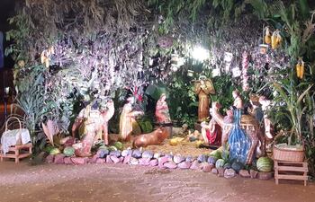 Pesebre a lo yma en la Plaza Mariscal Estigarribia elaborado por pobladores de Santa Rosa, Misiones.