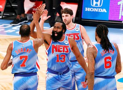 James Harden debutó en los Nets y junto a Kevin Durant esperan por Kyrie Irving. AFP