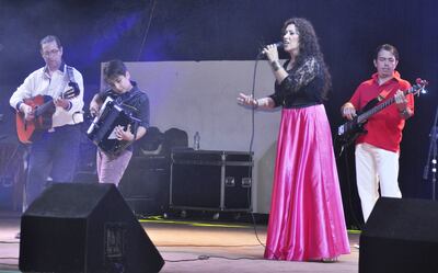 El grupo Americanta junto a “Vichito” Echeverría, quien también estará actuando esta noche en el Fuente Shopping de Salemma.