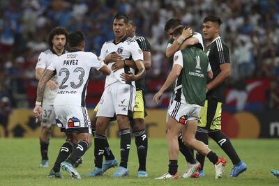Esteban Pavez (i) de Colo Colo celebra al final del partido de la Copa Libertadores entre Fortaleza y Colo Colo en el estadio Castelao en Fortaleza (Brasil).