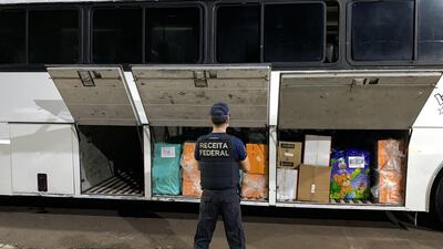 Uno de los buses incautados por los fiscalizadores de la Receita Federal de Foz de Yguazú.