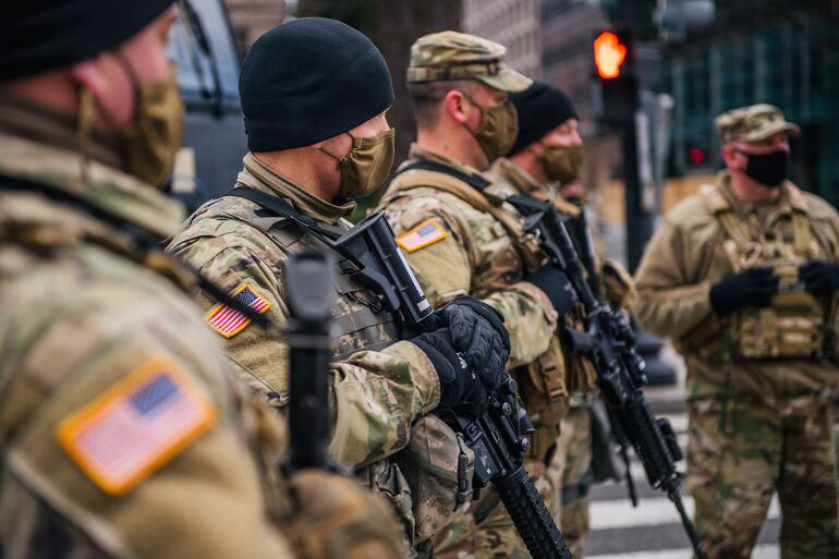 Miembros de la Guardia Nacional de los Estados Unidos en Washington, este domingo.