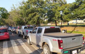 Largas fila a las afueras de la SND.