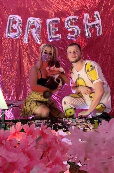 Arita (Ruidito) y Bröder son los anfitriones de la fiesta argentina Bresh, y quienes ponen a bailar a miles desde sus casas.