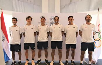 Integrantes del equipo nacional de Copa Davis tras la presentación.
