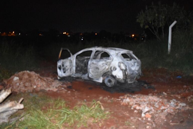 El vehículo usado fue hallado incinerado en el barrio San Blas.
