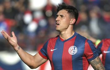 Adam Bareiro le dio el empate a San Lorenzo, ante Independiente.