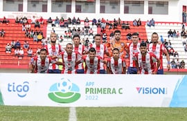 El equipo de Benjamín Aceval, que consiguió el ascenso al golear ayer a Valois Rivarola. (Foto: APF)