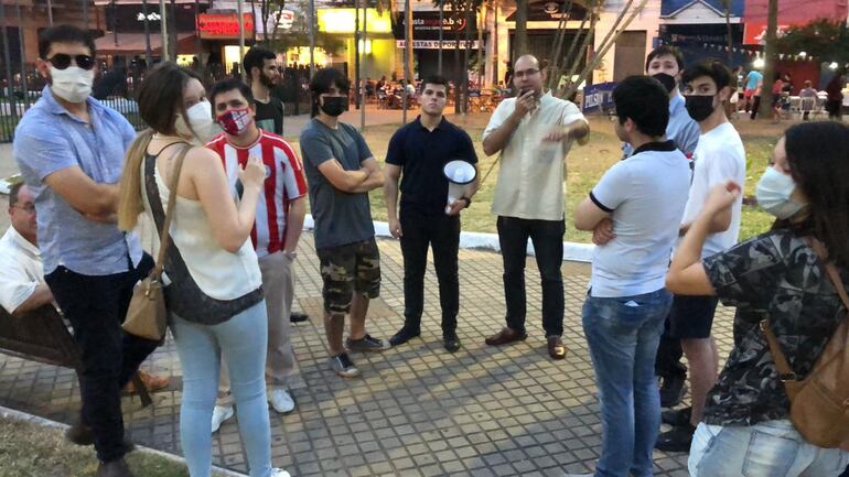 Manifestación en contra de políticos de izquierda