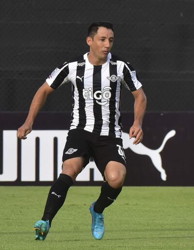 Iván Rodrigo Piris Leguizamón (33 años), el lateral derecho que estaba afuera de Libertad, pero sigue mientras otros caen.