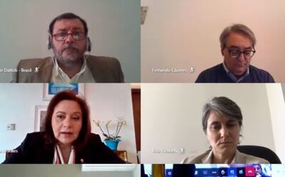 Morales (izquierda) participa en la reunión iberoamericana.