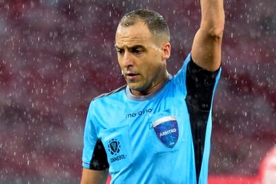 Al uruguayo Ostojich le toca arbitrar el juego decano.