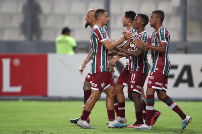 Jugadores de Fluminense celebran un gol hoy, en un partido de la fase de grupos de la Copa Libertadores entre Sporting Cristal y Fluminense en el estadio Nacional en Lima (Perú).
