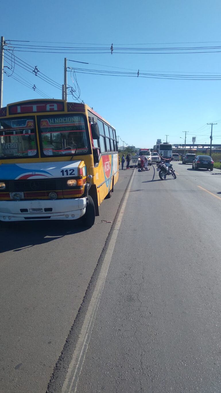 La policía informó que el ómnibus también estuvo implicado en el accidente rutero.