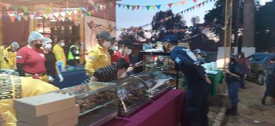 Una gran variedad de comidas típicas están siendo ofrecidas en el San Juan de los Bomberos de CDE.