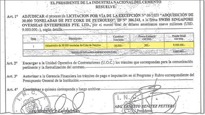 Resolución de la adjudicación que firmó el titular de la INC, Ernesto Benítez. Fue beneficiada Swiss Singapore Overseas Enterprises.