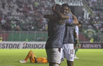Oriente Petrolero - Fluminense